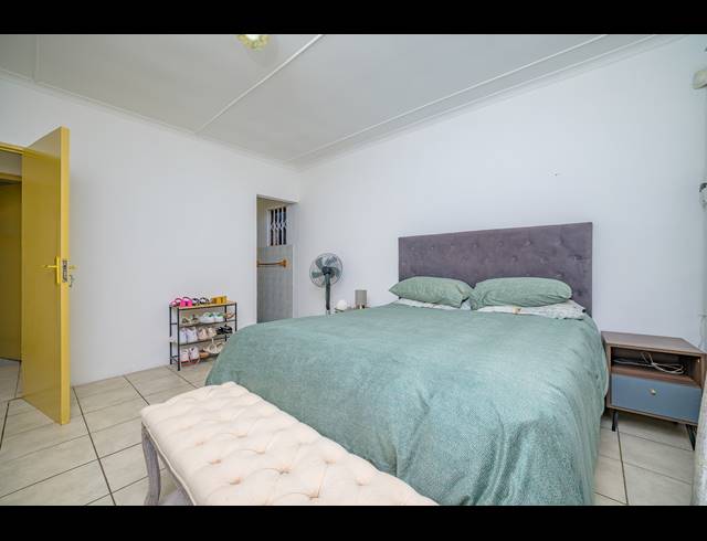 4 BEDROOM HOUSE FOR SALE IN PADFIELD PARK